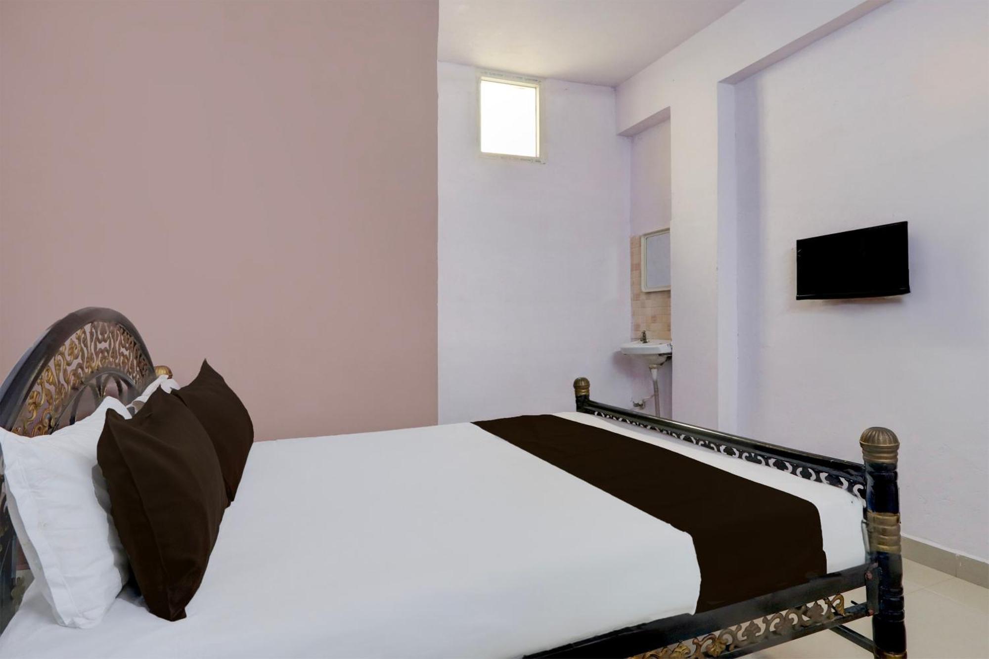 Spot On Hotel Aaraadhya Residency Haïdarabad Extérieur photo