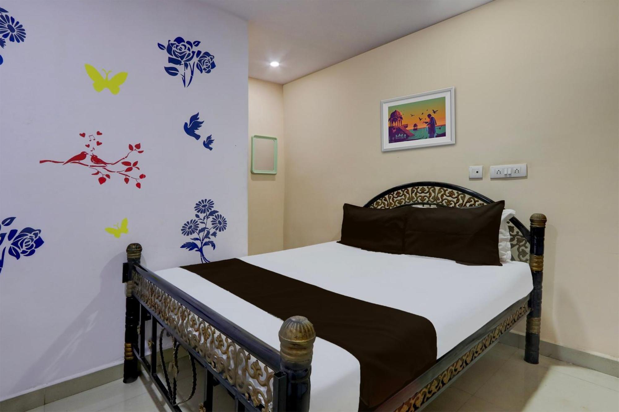Spot On Hotel Aaraadhya Residency Haïdarabad Extérieur photo